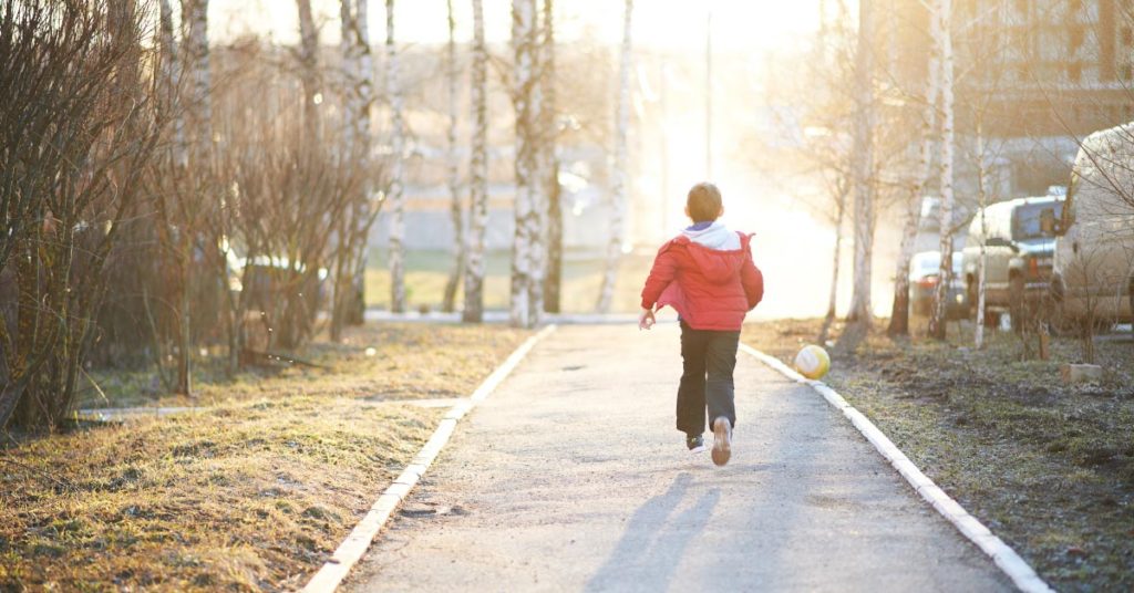 Old Lady Adopts Lost Little Boy with Note in His Pocket, His Mother Returns after 13 Years – a Short Story - Featured image