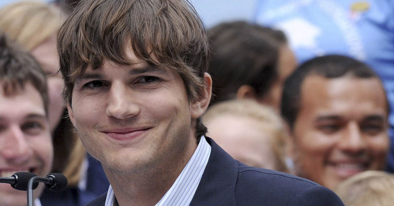 Ashton Kutcher wanted to give his own heart to His Twin Brother Who was Told He Has Weeks To Live - Featured image