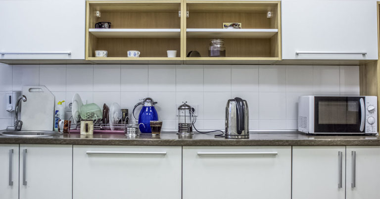 Single Mom Living On One Meal A Day Had To Sell Daughter’s Present For Food - Featured image