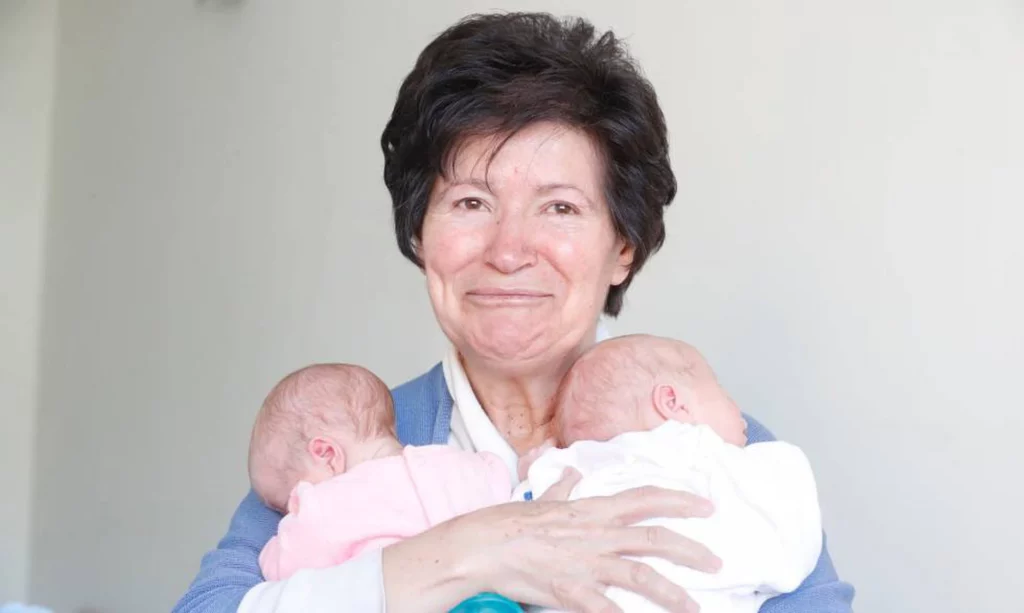 Mauricia Ibanez holding her twins