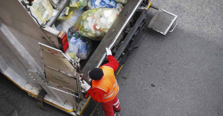 Neighbors are in Awe as they Watch a Little Girl Approach her Favorite Garbage Man - Featured image