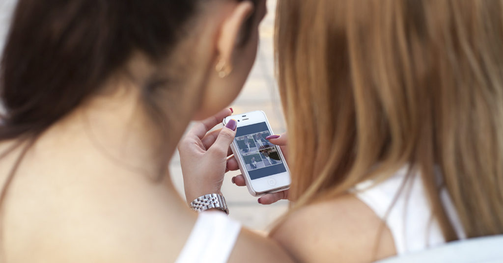 Mom Shut Down 14-Year-Old Daughter’s Social Media Accounts With 1.7 Million Followers - Featured image