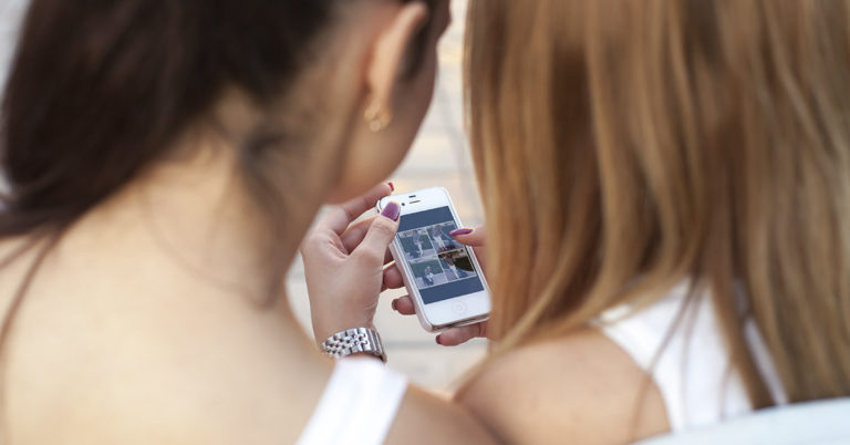 Mom Shut Down 14-Year-Old Daughter’s Social Media Accounts With 1.7 Million Followers - Featured image