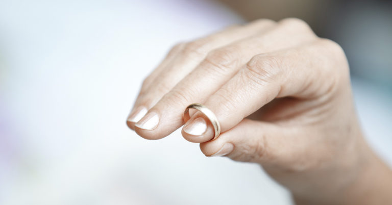 Mom Wants to Know If She’s the Jerk For Not Wanting to Give Engagement Ring To Son and Future Daughter-In-Law - Featured image