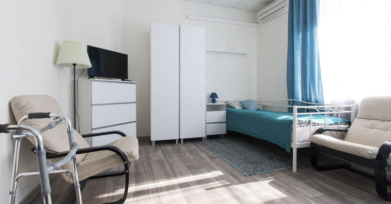 Son Kicks Out 80-Year-Old Mother to Nursing Home, Years Later Doesn’t Find Her There — a Short Story - Featured image