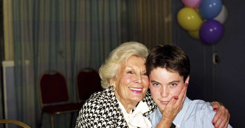 Your Mom May Feel Closer To Her Grandkids Than To You. Here's Why: Stu...
