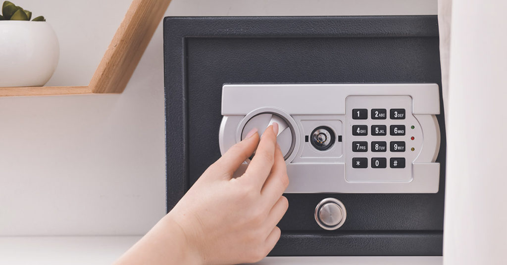 Woman Won’t Give Her Boyfriend The Code To Her Gem-Filled Safe, Asks If She’s In The Wrong Here After He Gets Mad - Featured image