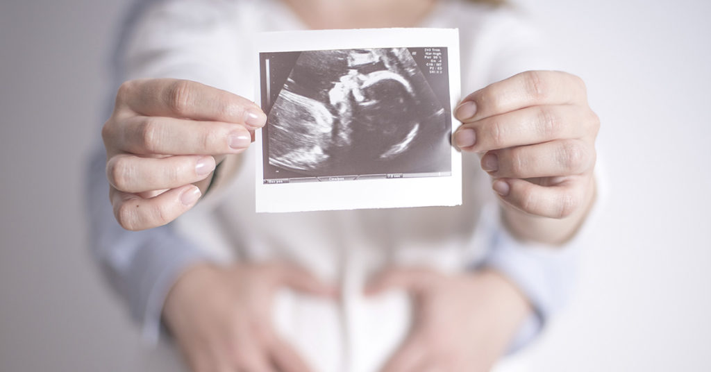 “I Want to Live to Be 105 to See Him Graduate,” the Story of the Doctor Who Became a Father at 83 - Featured image