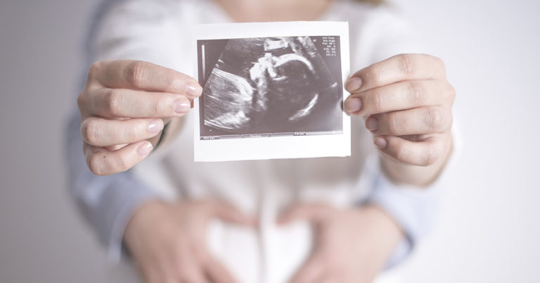 “I Want to Live to Be 105 to See Him Graduate,” the Story of the Doctor Who Became a Father at 83 - Featured image