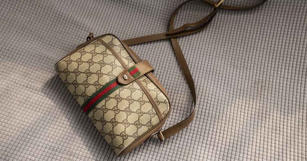 Mom has no cash to carpet home but buys Burberry and Gucci clothes for her kids - Featured image