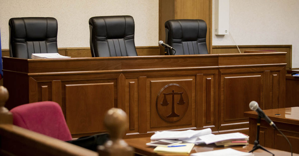 Dad pummels man accused of killing his son, footage shows - Featured image