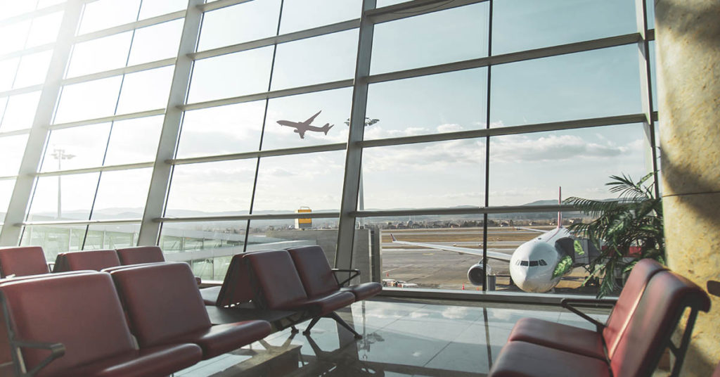 Mom says airline allowed unaccompanied daughter to exit plane alone after flight - Featured image