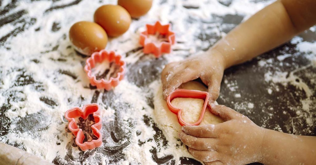 Mom Faces Backlash For Teaching Her Son How To Cook And Clean And Her Reason Why Is Something We All Need To Read - Featured image