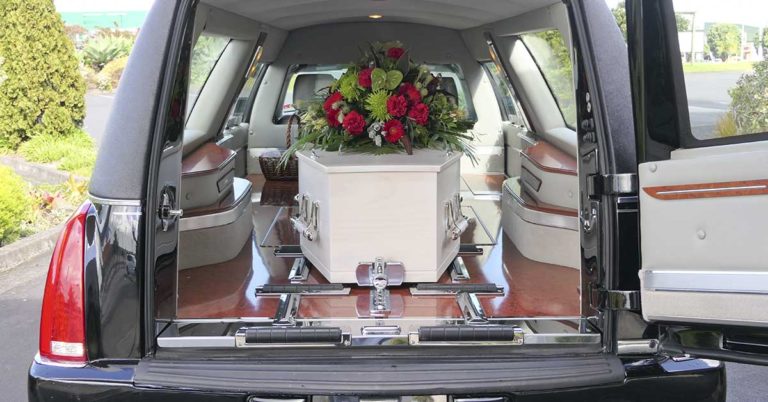 Mother-of-five, collapses and dies on school run after pain in head - Featured image