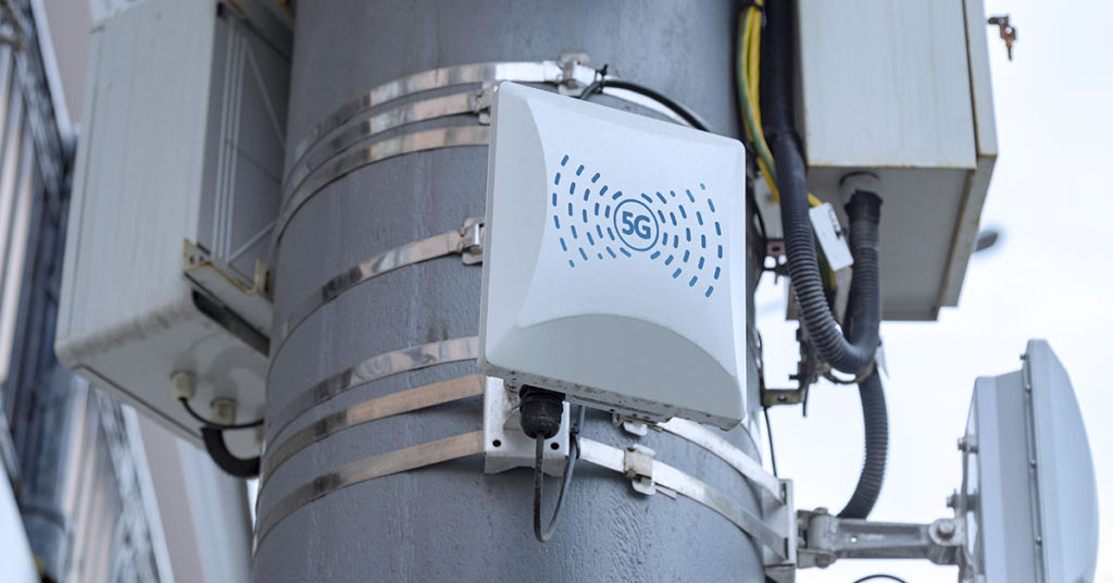 Angry mom parks her car on pavement to stop 5G masts being built - Featured image