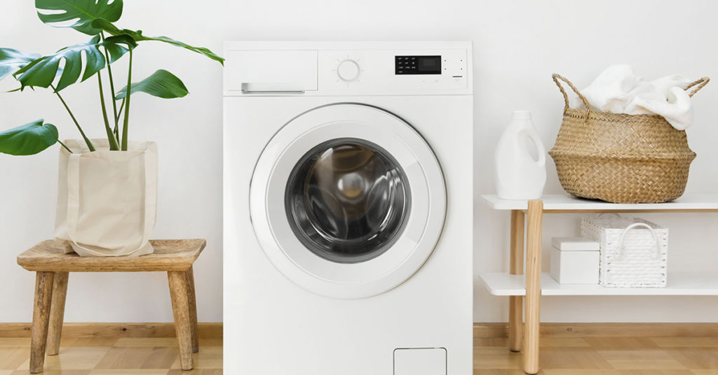 Mom shares post about daughter trapped in front-load washing machine - Featured image