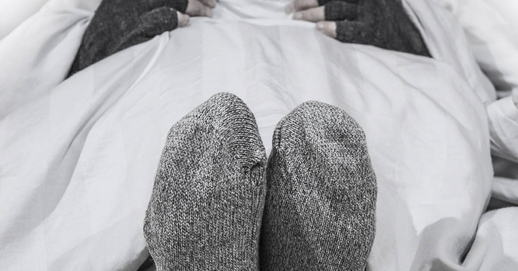 Veteran and wife are freezing at night until kids help build them a new tiny home - Featured image