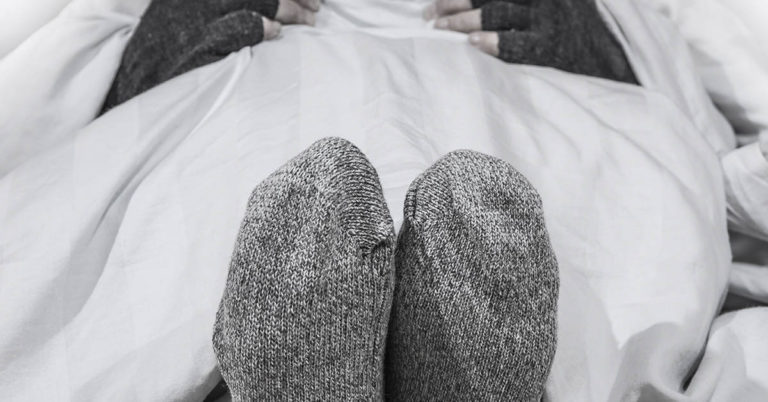 Veteran and wife are freezing at night until kids help build them a new tiny home - Featured image