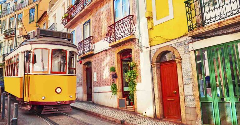 This family left the U.S. and bought an apartment in Portugal for $534,000—look inside their 400-year-old home - Featured image