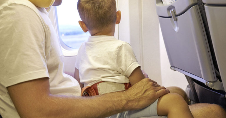 Man Shares Horrendous ’29 Hour Flight’ With Kids Screaming For The Entire Flight - Featured image