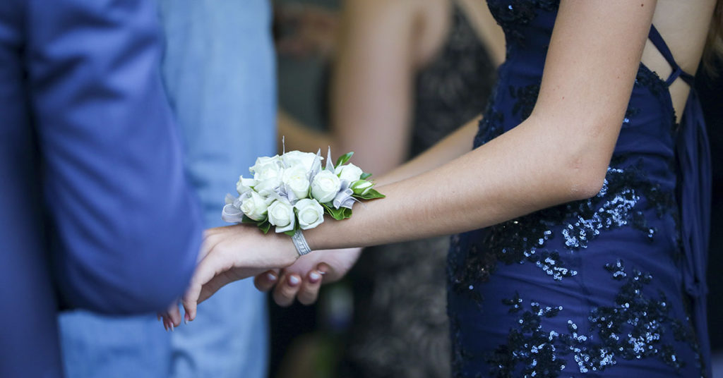 High school senior makes day special for autistic date - Featured image