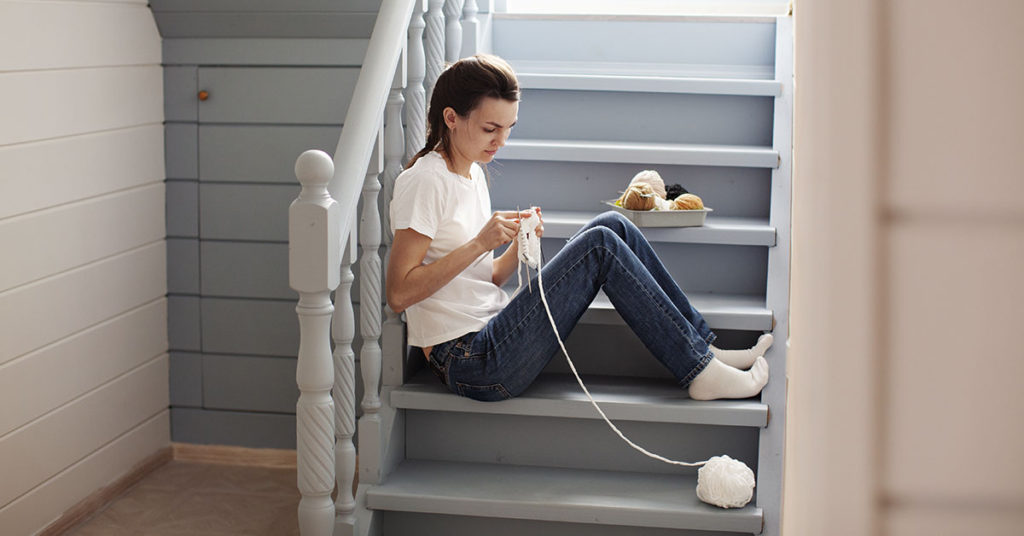 Bride Spent $290 Knitting Her Own Affordable Wedding Dress To Defend Her Craft - Featured image