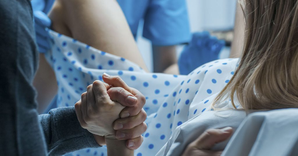 Mom has quadruplets without using fertility, then doctor notices something very special - Featured image