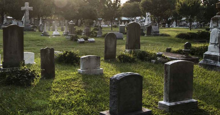 102-Year-Old Mom Relieved to Find Baby’s Grave After 76 Years - Featured image