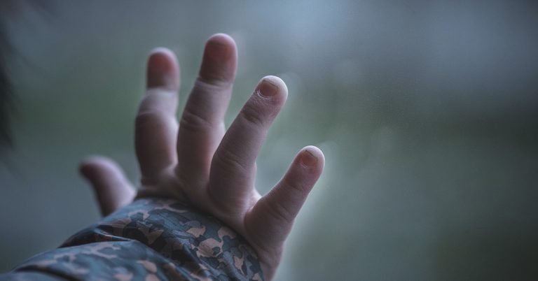 Baby Girl is Abandoned at Orphanage Doorstep for Her Looks, Becomes Famous Model Years Later - Featured image