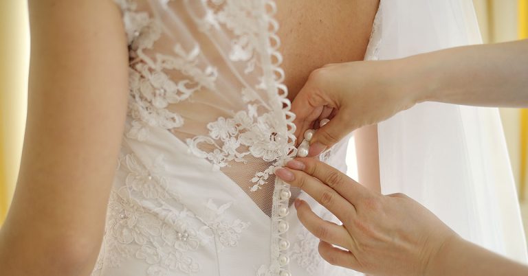 Daughter Puts on Wedding Dress to Have Father-Daughter Dance with Dad Who Only Has Months to Live - Featured image