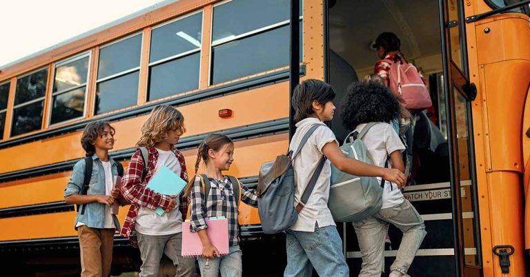Bus Driver Braids Little Girl’s Hair Every Morning After She Lost Her Mom - Featured image