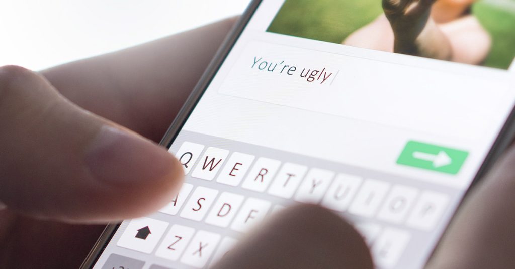 Teen Finds Out Anonymous Internet Bully Who Harassed Her for a Year is Actually Her Mom - Featured image