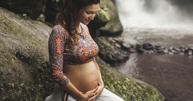 15 of the most raw, real, and amazing birth photos - Featured image