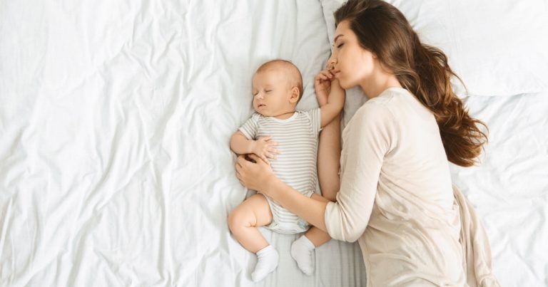 A mother fell asleep with her infant in her arms. He died from SIDS, and now she warns other parents about the dangers of co-sleeping. - Featured image