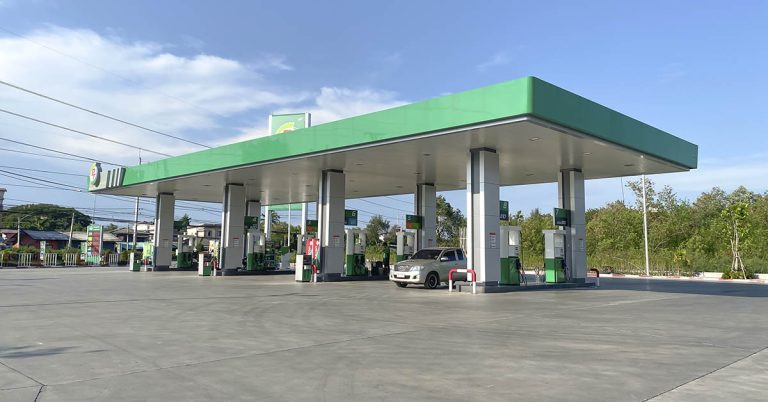 Man Forgets Wife After Toilet Break On Road Trip And She’s Forced To Walk 20km To Find Him - Featured image