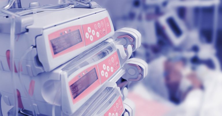 Doctors Pull Young Woman off Life Support, Husband Hears Her Say ‘Get Me Out of Here’ - Featured image