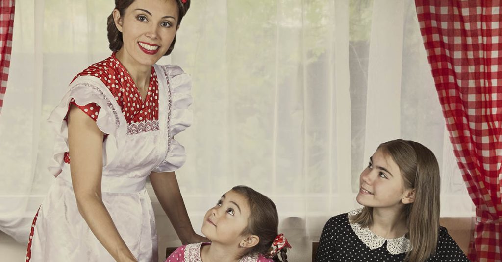 Mother who lives like ‘1950s housewife’ believes her role is to look after the kids - Featured image
