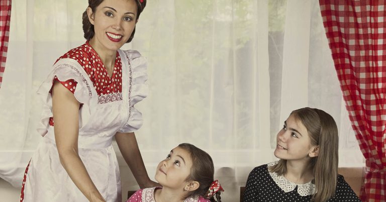 Mother who lives like ‘1950s housewife’ believes her role is to look after the kids - Featured image