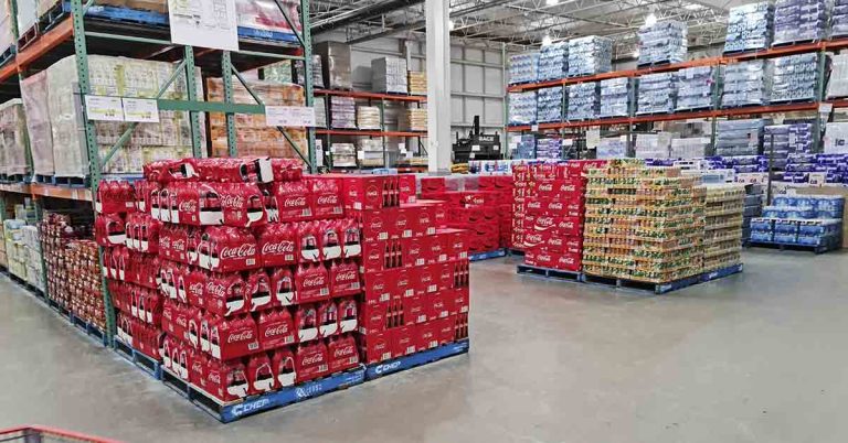 A Teacher Who Quit and Took a Job at Costco Says Life is Much Better now — She Has a Life, Can Pay Her Bills and Finally Sleeps at Night - Featured image