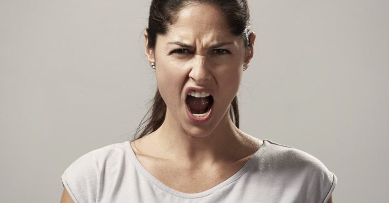 If You Relate to These 8 Things You Were Raised by an Emotionally Abusive Mother - Featured image