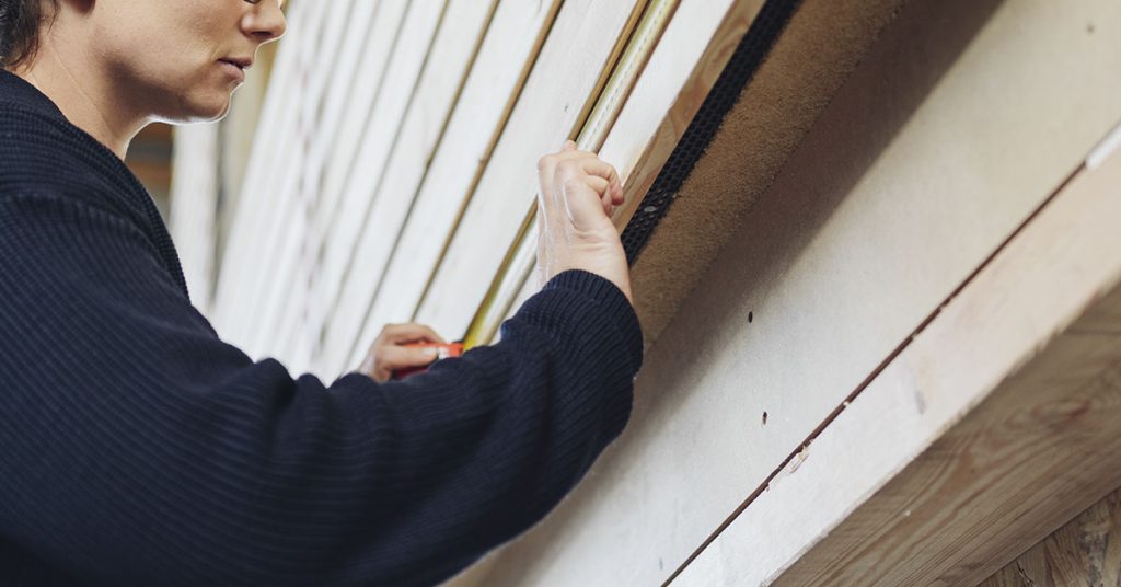 Single Mother escaped an abusive relationship and  built a home from scratch from watching YouTube tutorials - Featured image