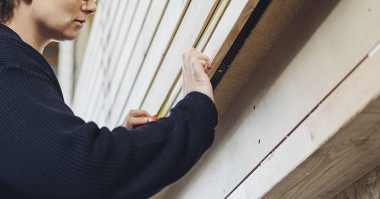 Single Mother escaped an abusive relationship and  built a home from scratch from watching YouTube tutorials - Featured image