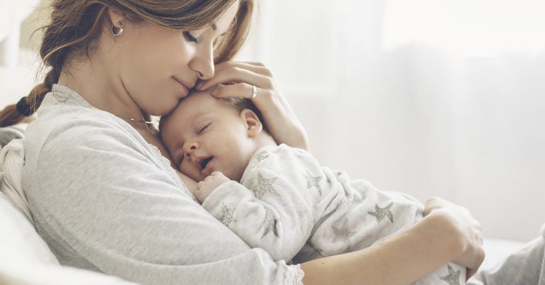 10 Physical Traits Mom Passes To The Baby (And 4 From Dad) - Featured image