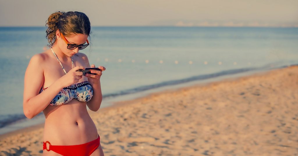 A Mom Flipped At The Beach Because A Teen Wore A Bikini In Front Of Her 4-Year-Old Son - Featured image