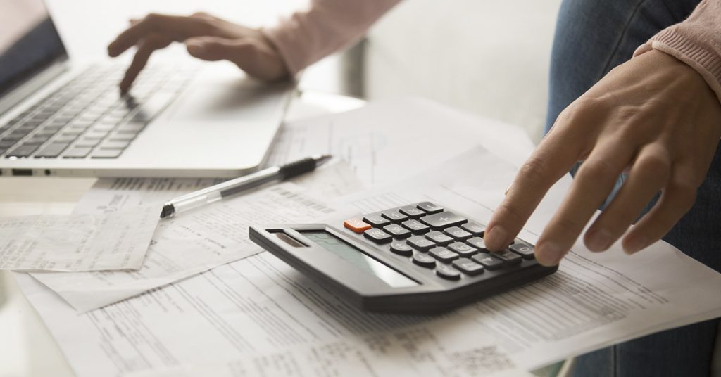 These mid-thirties parents live paycheck-to-paycheck and they’re not alone - Featured image