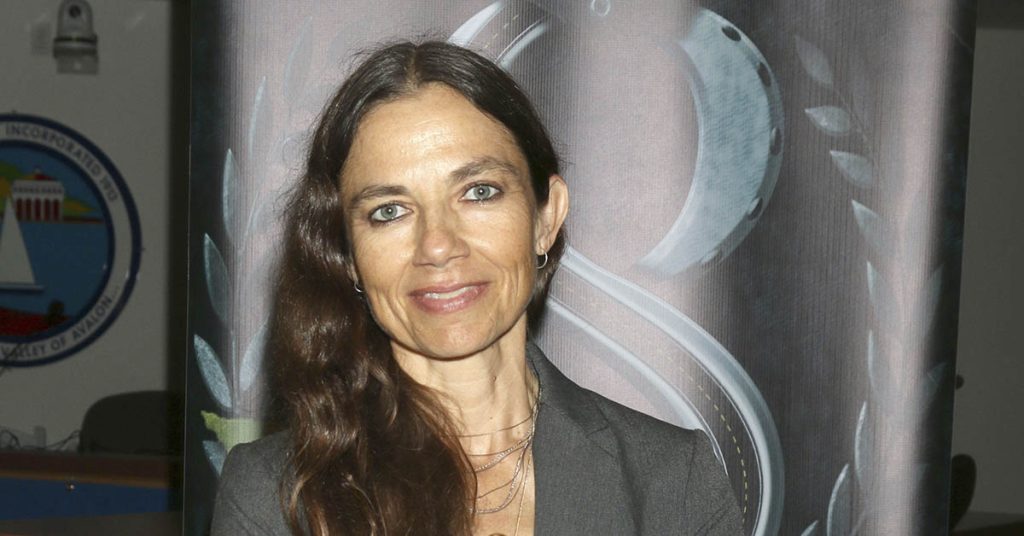 Justine Bateman Defends Her Decision to Age Naturally: ‘My Face Represents Who I Am. I Like It’ - Featured image