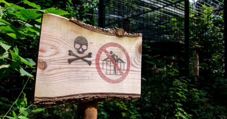 25 Times People Found The Scariest Signs And Shared Them Online - Featured image
