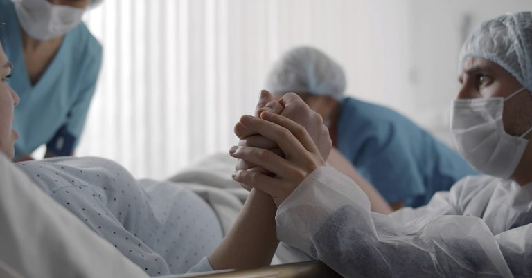 Mom delivers baby, forbidden from holding him when dad utters: “There’s something wrong with Adam’s leg” - Featured image