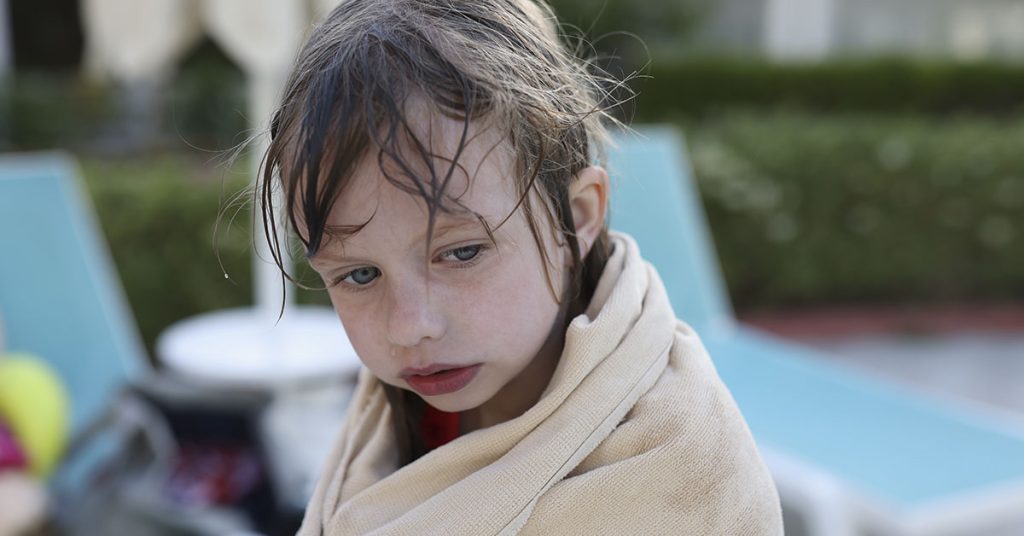 ‘Don’t put a towel on kid’s shoulders’: Swimming instructor reminds parents of important pool safety tip - Featured image