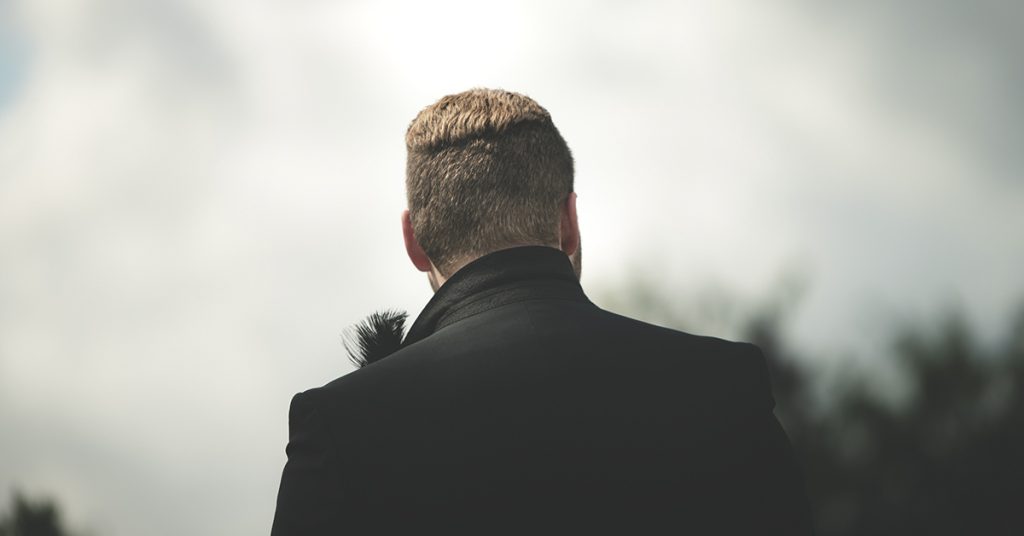 Groom Outright Rejects Bride’s Cringe Family Tradition Of Spending The Night With Her Mom - Featured image